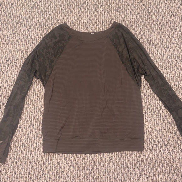Lululemon Athletica Long Sleeve Top - Picture 2 of 9
